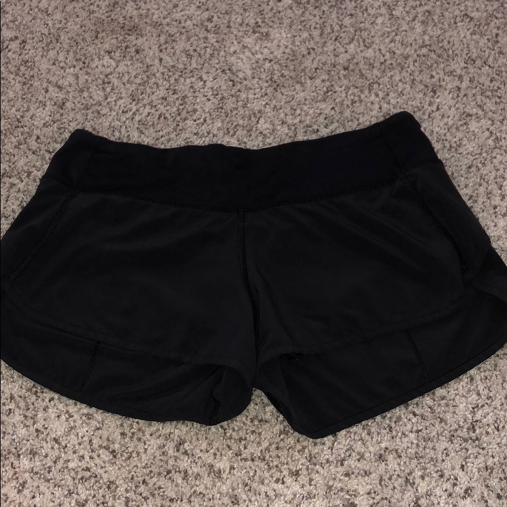 Lulu Lemon black Speed Up Short 2.5”
